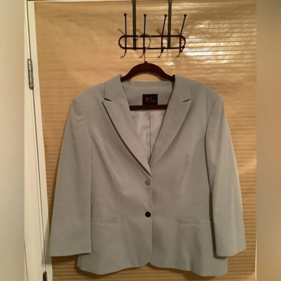 JM STUDIO~BLUE PINSTRIPE~BLAZER~SIZE 16 - Picture 1 of 8
